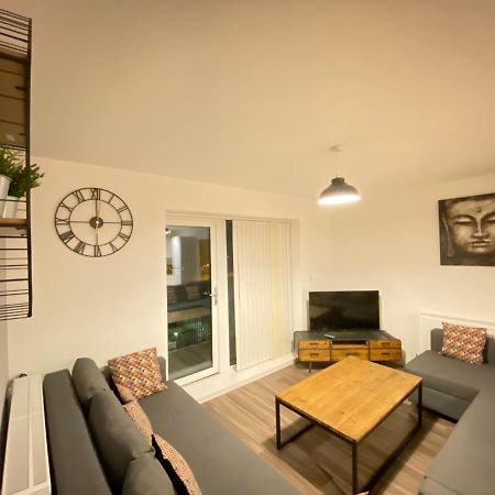 3 Bedrooms Double Or Single Beds, 2 Parking Spaces! Wifi & Smart Tv'S, Balcony Portsmouth Esterno foto