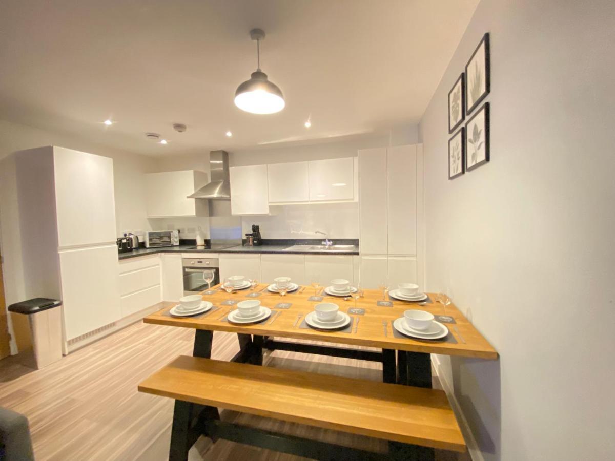 3 Bedrooms Double Or Single Beds, 2 Parking Spaces! Wifi & Smart Tv'S, Balcony Portsmouth Esterno foto