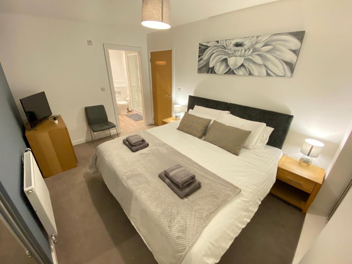 3 Bedrooms Double Or Single Beds, 2 Parking Spaces! Wifi & Smart Tv'S, Balcony Portsmouth Esterno foto