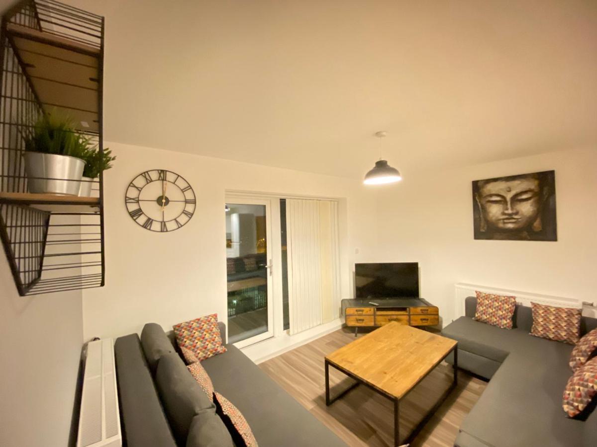 3 Bedrooms Double Or Single Beds, 2 Parking Spaces! Wifi & Smart Tv'S, Balcony Portsmouth Esterno foto