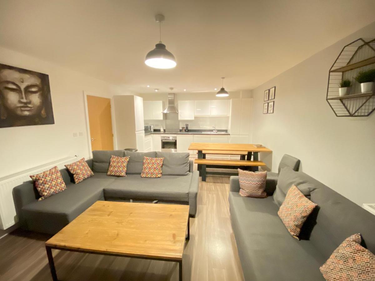 3 Bedrooms Double Or Single Beds, 2 Parking Spaces! Wifi & Smart Tv'S, Balcony Portsmouth Esterno foto