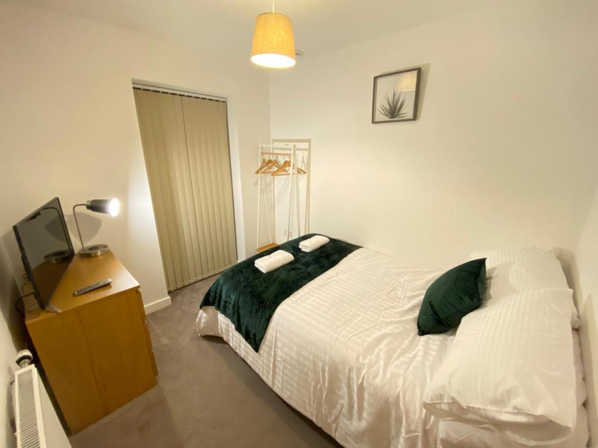 3 Bedrooms Double Or Single Beds, 2 Parking Spaces! Wifi & Smart Tv'S, Balcony Portsmouth Esterno foto