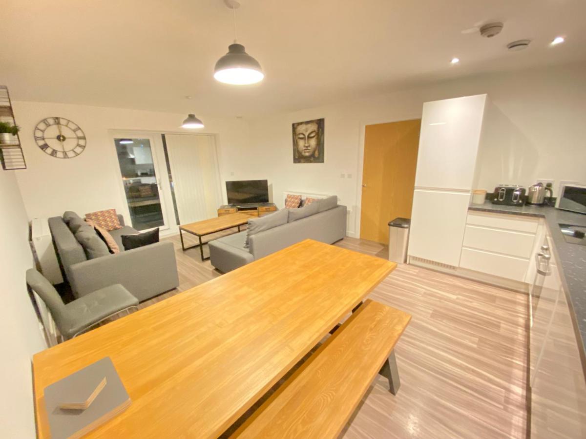 3 Bedrooms Double Or Single Beds, 2 Parking Spaces! Wifi & Smart Tv'S, Balcony Portsmouth Esterno foto